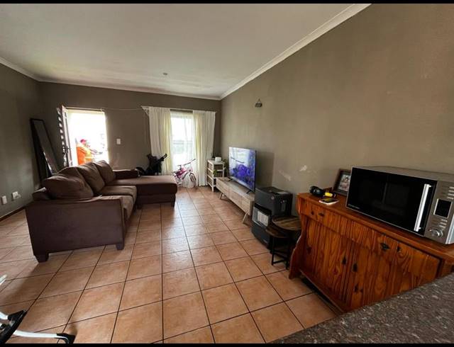 2 BEDROOM TOWNHOUSE FOR SALE IN GULDENLAND